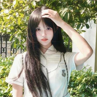随盲柳入眠的女人